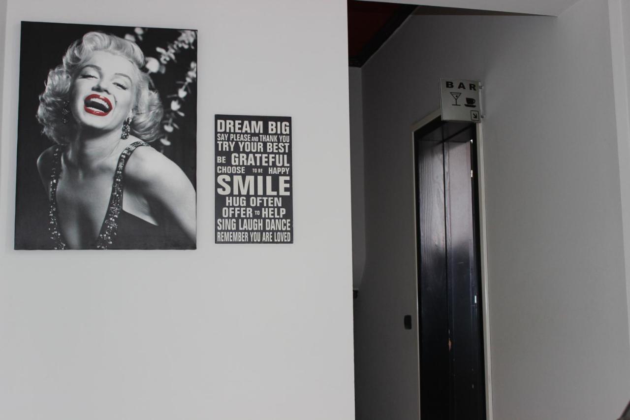 Luander Hotel Tirana Buitenkant foto