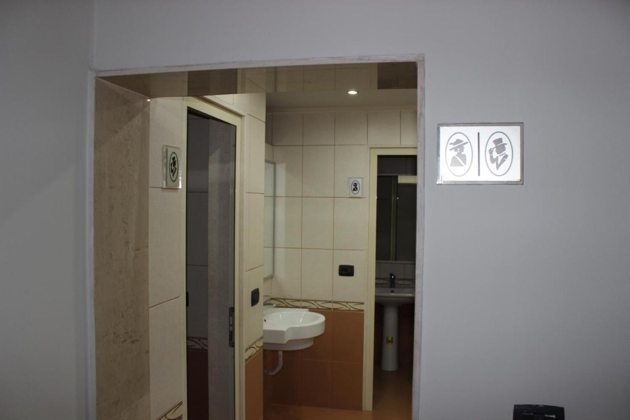 Luander Hotel Tirana Buitenkant foto