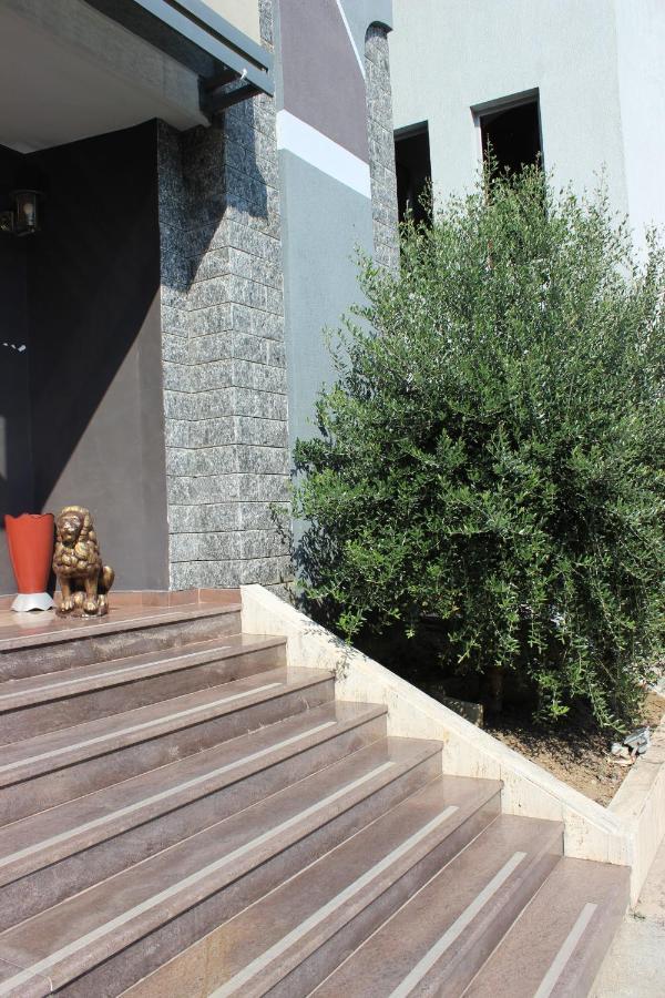 Luander Hotel Tirana Buitenkant foto