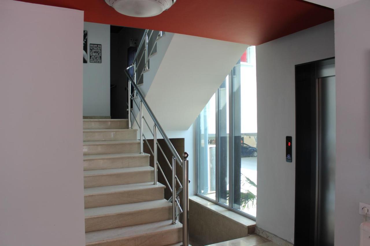 Luander Hotel Tirana Buitenkant foto