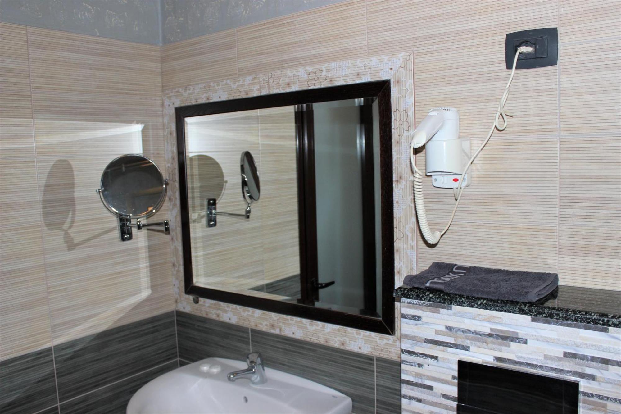 Luander Hotel Tirana Kamer foto